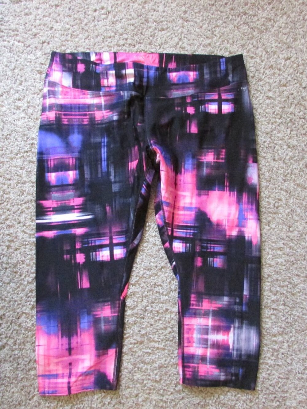 Calvin Klein 2X Black Pink Purple Capri Leggings Yoga Pants EUC Quick Dry